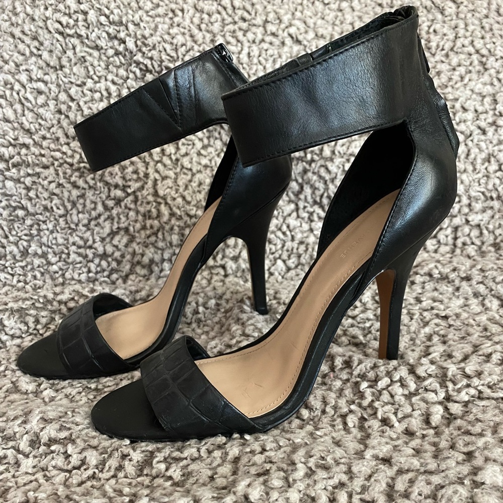 Saks Fifth Ave Black Strap Leather Shoe, size 8M